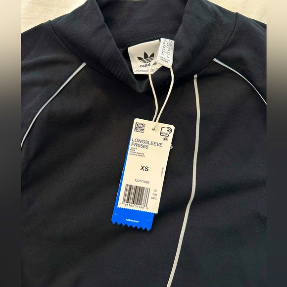 Adidas NWT women’s striking cut long sleeve top - Picture 5 of 12